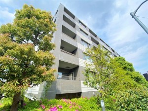 アパートメンツ東山203の外観