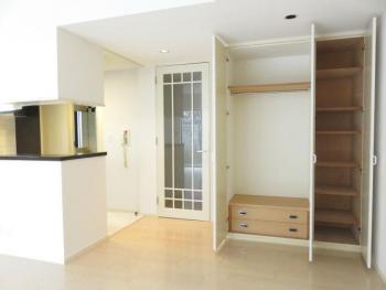 カームハウス東山203の室内3