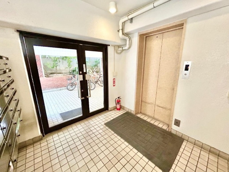 南青山ロータリーマンション101の室内2