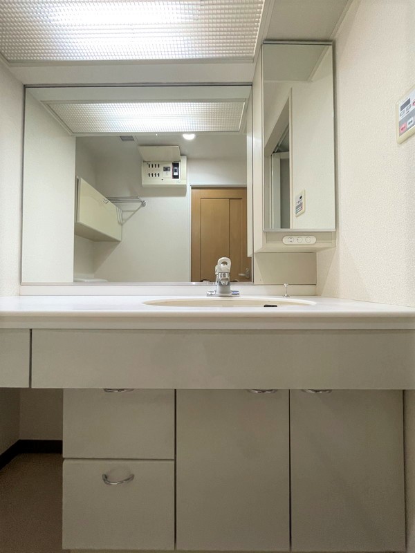 フリーディオ広尾南308の室内7