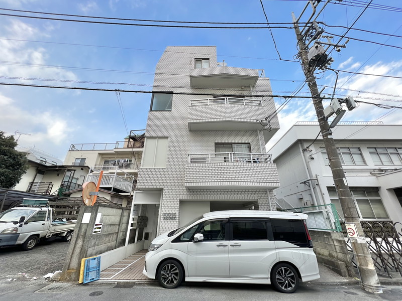 ホワイトハウス202の外観