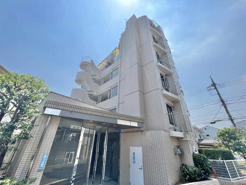 ワールドパレス三軒茶屋101の外観