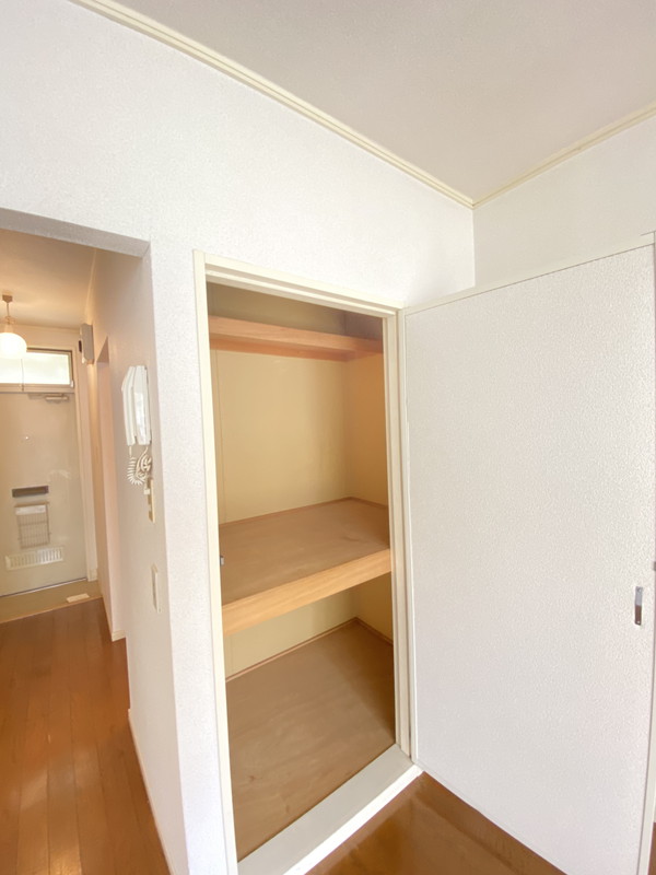 プチメゾン東山202の室内9
