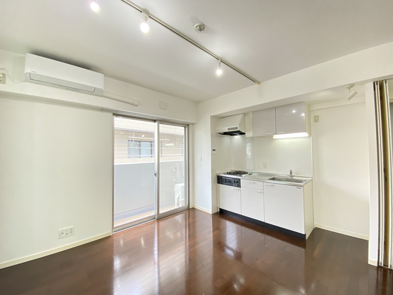 コートTK205の室内1