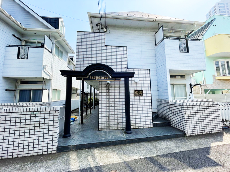 レオパレス三軒茶屋A棟101の外観