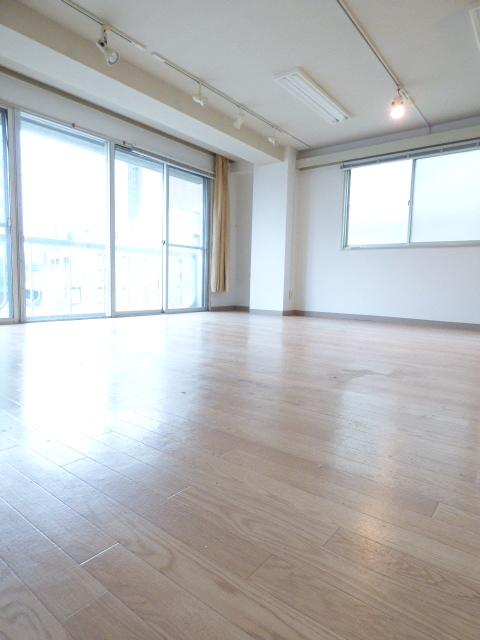 池尻大橋グリーンランドビル3階の室内2