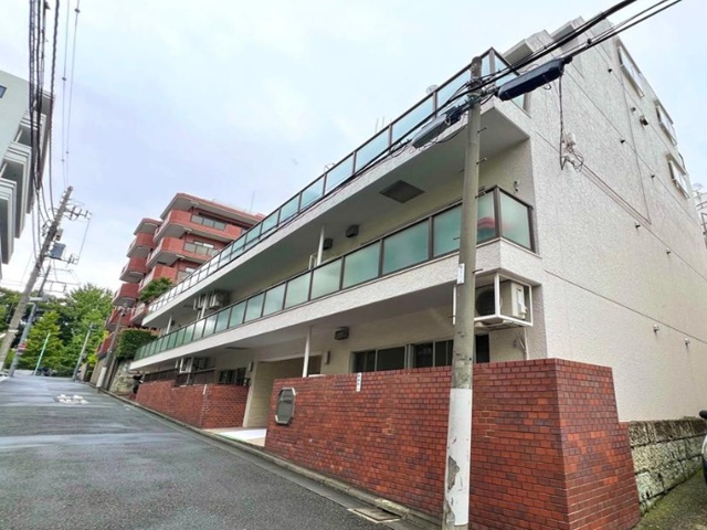 カーサ神宮前3階の外観