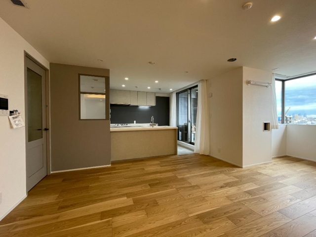 ライオンズスクエア用賀8階の室内3